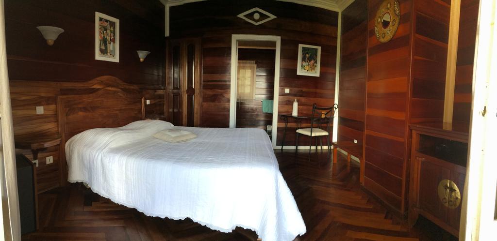 ホテルLe Bois Rouge シラオス 部屋 写真